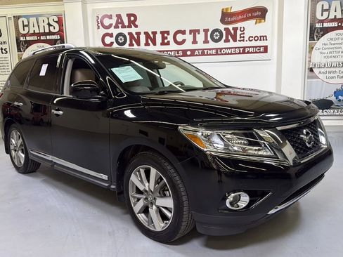 Used 2014 Nissan Pathfinder Platinum w/ Platinum Premium Package image 2