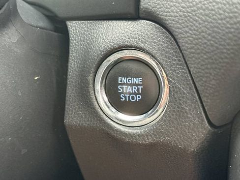 Used 2021 Toyota RAV4 XLE w/ Convenience Package FWD image 25