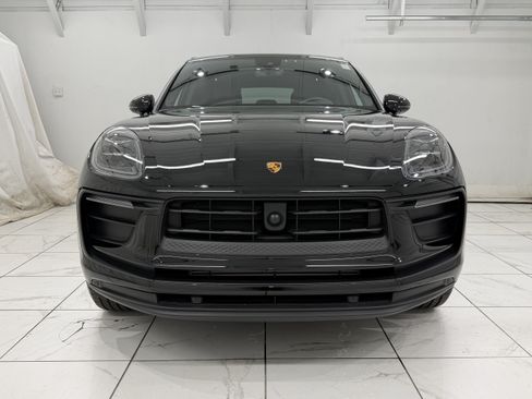 Certified 2026 Porsche Macan AWD/4WD image 9