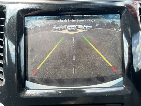 Used 2022 Jeep Cherokee Limited AWD/4WD image 15