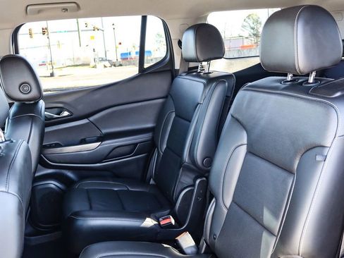 Used 2023 GMC Acadia SLT image 12