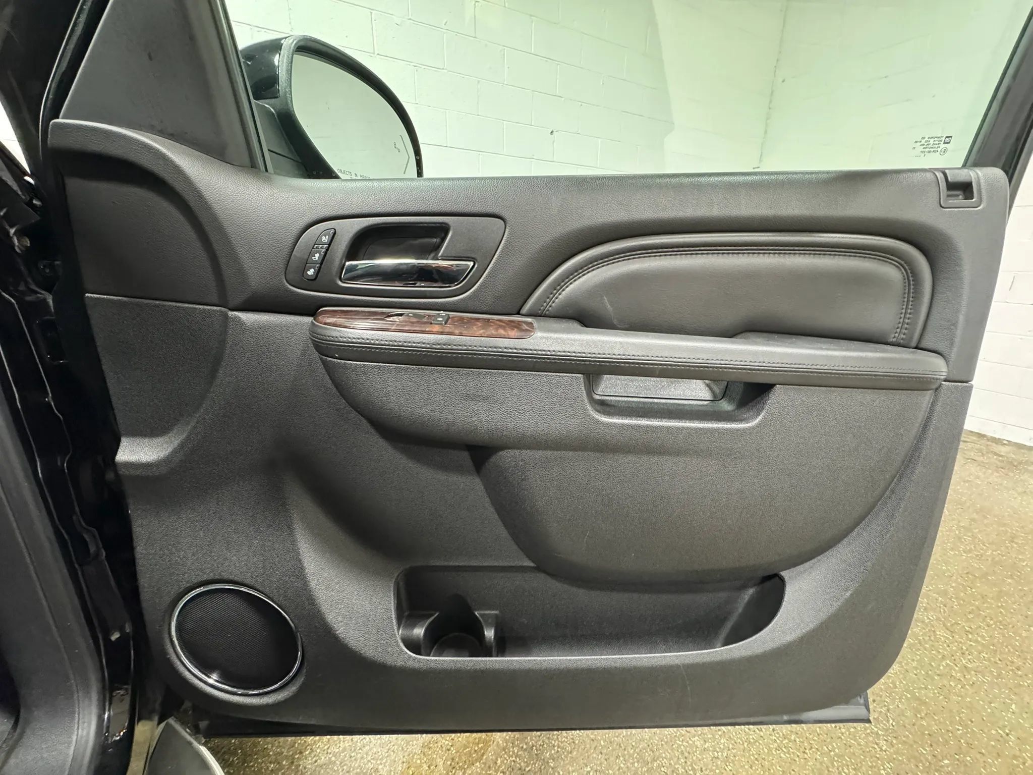 Used 2013 GMC Yukon Denali AWD/4WD image 30