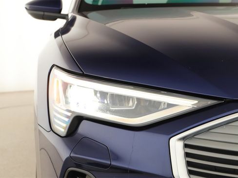 Certified 2022 Audi e-tron Premium image 34