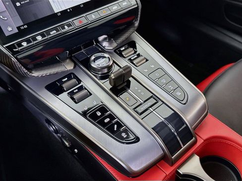 Used 2025 Aston Martin Vanquish RWD image 20