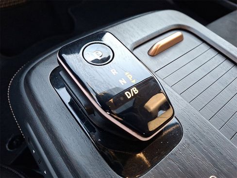 Used 2024 Nissan Ariya FWD image 16