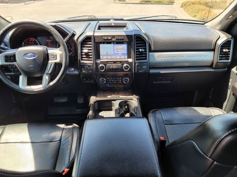 Used 2019 Ford F250 Lariat w/ Lariat Ultimate Package AWD/4WD image 17