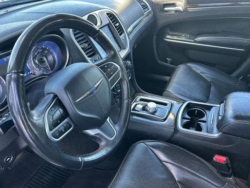 Used 2019 Chrysler 300 Limited RWD image 10