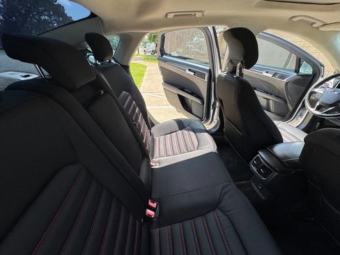 Used 2015 Ford Fusion SE FWD image 27