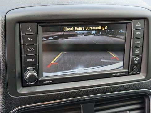 Used 2019 Dodge Grand Caravan SE FWD image 17