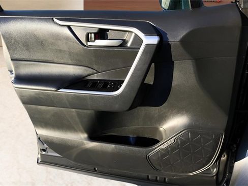 Used 2024 Toyota RAV4 XLE image 9