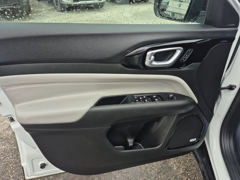 Used 2025 Jeep Compass Limited w/ Elite Group AWD/4WD image 17