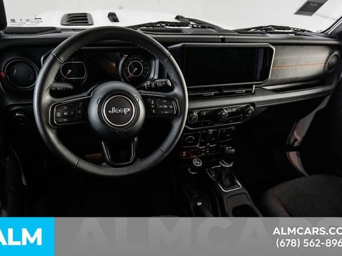Used 2025 Jeep Wrangler Unlimited Rubicon AWD/4WD image 23