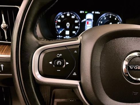 Used 2021 Volvo XC60 T5 Momentum w/ Premium Package AWD/4WD image 17