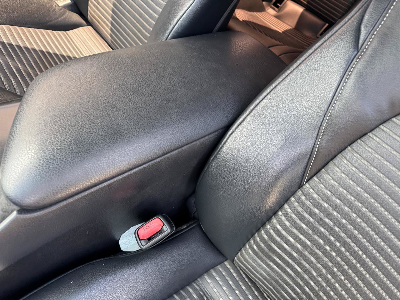 Used 2019 Toyota Camry SE w/ Carpet Mat Package FWD image 23
