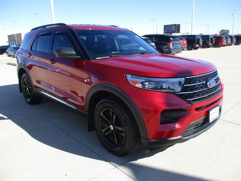 Used 2023 Ford Explorer XLT image 9