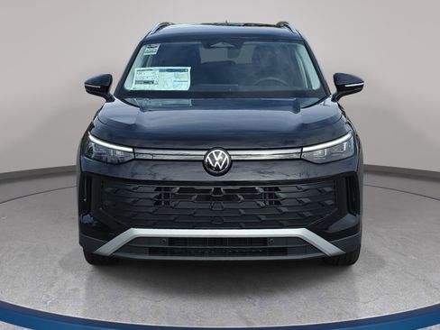 New 2026 Volkswagen Tiguan SE FWD image 2