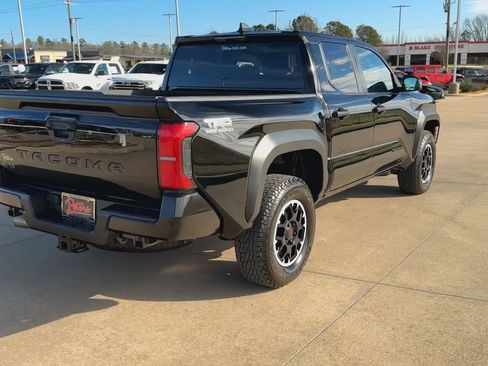 Used 2024 Toyota Tacoma TRD Off-Road image 8