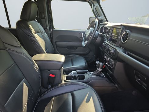 Used 2020 Jeep Wrangler Unlimited Sahara AWD/4WD image 18