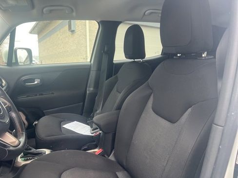 Used 2016 Jeep Renegade Latitude image 7