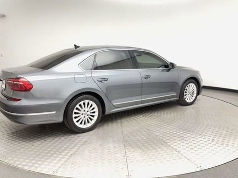 Used 2017 Volkswagen Passat 1.8T SE image 2