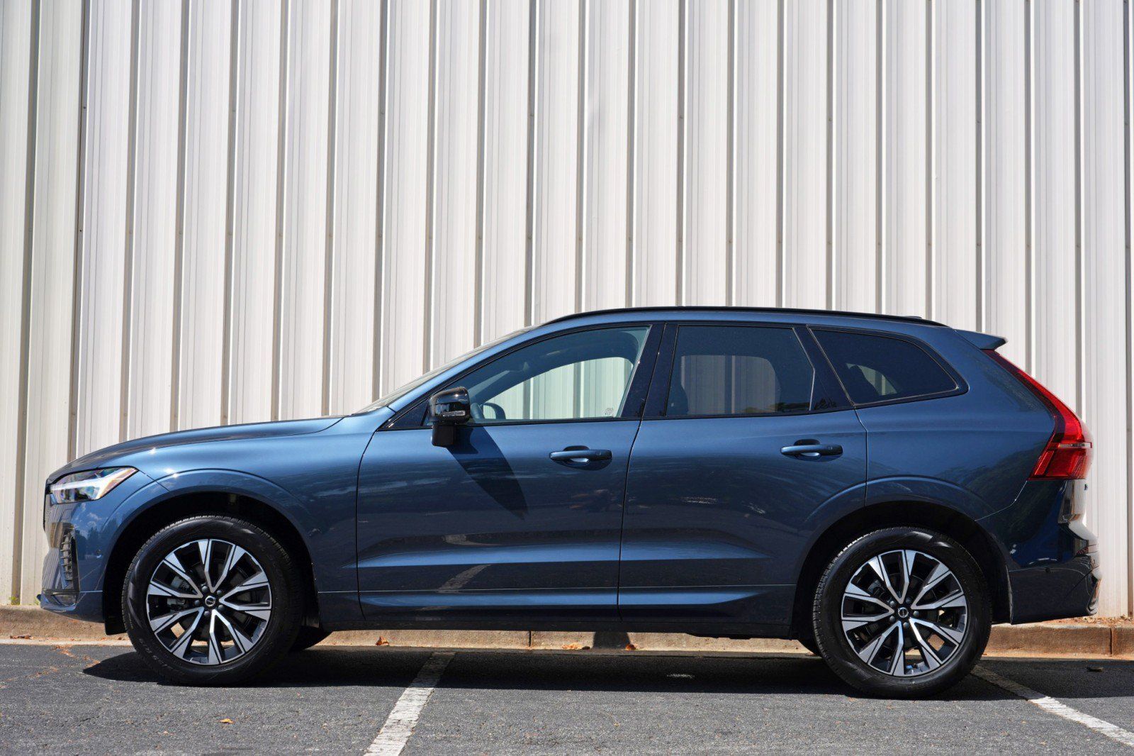 Used 2025 Volvo XC60 B5 Plus w/ Protection Package Premier AWD/4WD image 9