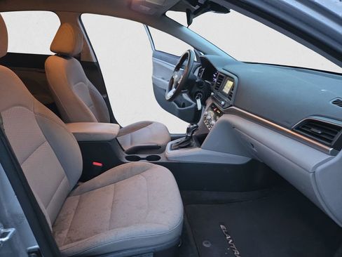 Used 2020 Hyundai Elantra SE image 16