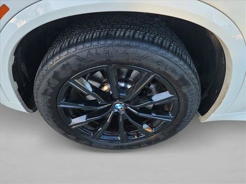 Used 2021 BMW X5 sDrive40i w/ M Sport Package image 9