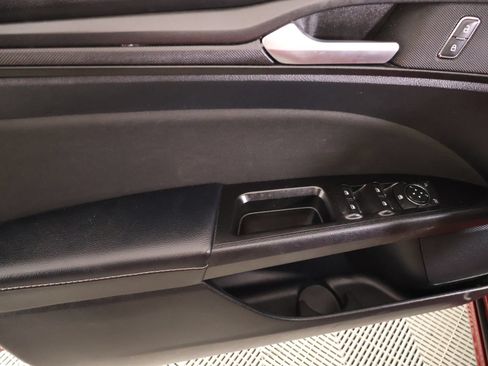 Used 2018 Ford Fusion SE w/ Equipment Group 201A FWD image 14