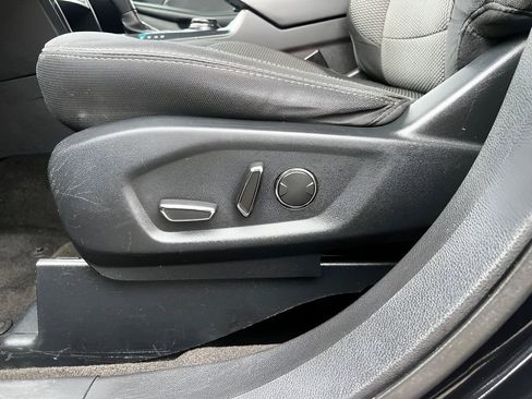 Used 2017 Ford Explorer XLT AWD/4WD image 23