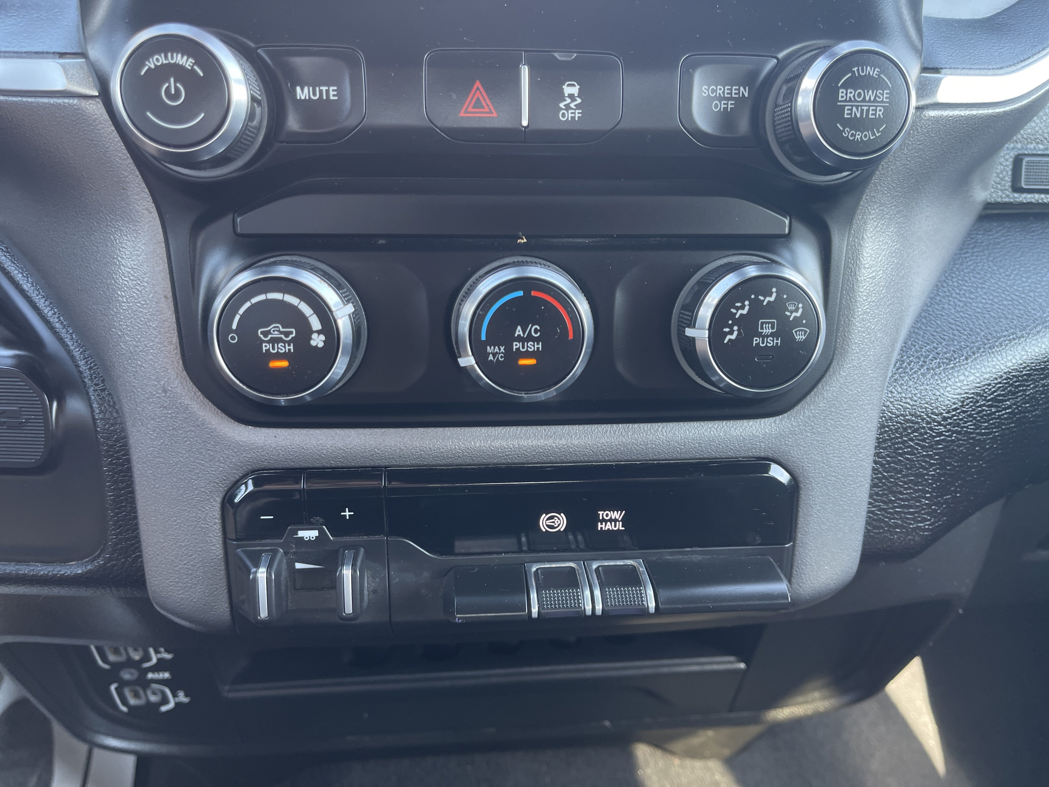Used 2024 RAM 2500 Big Horn AWD/4WD image 28