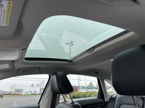 Certified 2025 Volkswagen Jetta SEL image 25