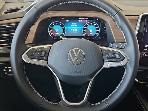 New 2026 Volkswagen Atlas SE FWD image 38