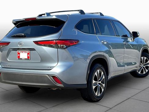 Used 2022 Toyota Highlander XLE FWD image 13