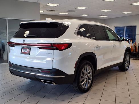 Used 2025 Buick Enclave Preferred FWD image 5