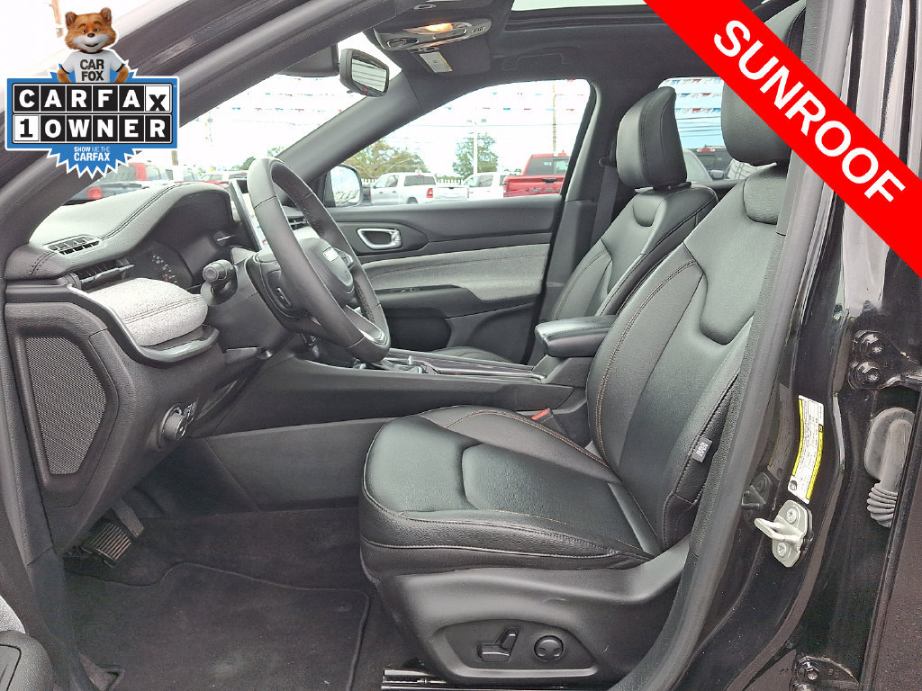 Used 2024 Jeep Compass Latitude w/ Sun and Sound Group AWD/4WD image 13