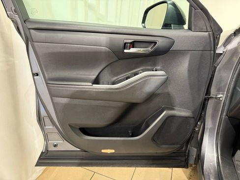Certified 2024 Toyota Highlander XLE image 15