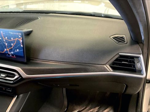 Used 2023 BMW 330i Sedan w/ Premium Package image 18