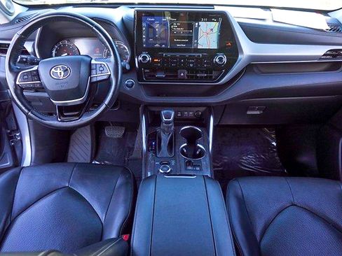 Used 2022 Toyota Highlander Platinum AWD/4WD image 12