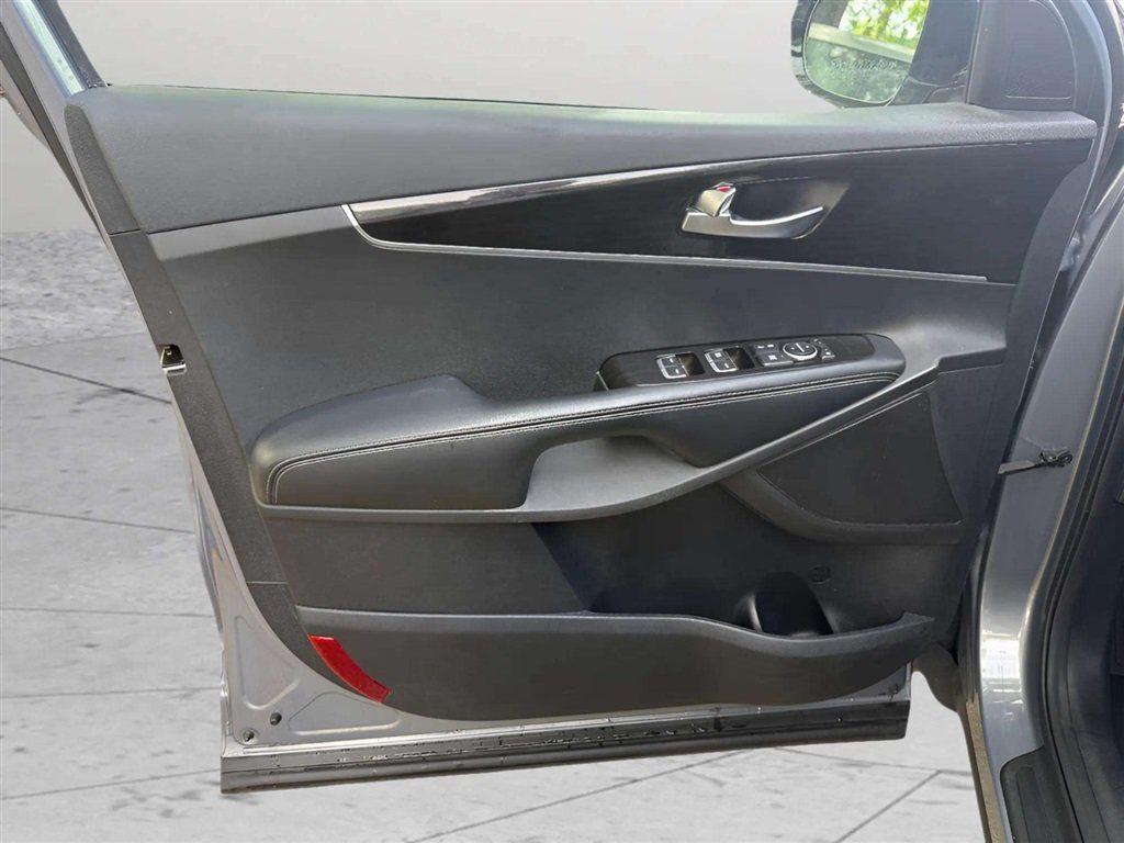 Used 2020 Kia Sorento L FWD image 12