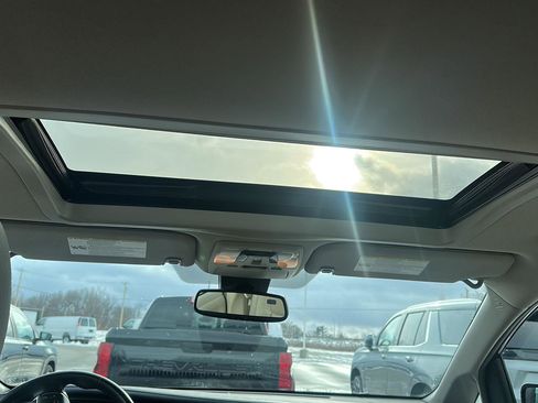 Used 2018 Toyota Sienna XLE image 17