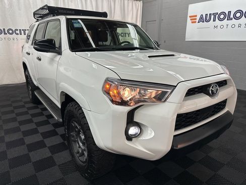 Used 2020 Toyota 4Runner Venture image 2