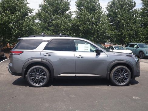New 2026 Nissan Pathfinder SL w/ SL Premium Package AWD/4WD image 4