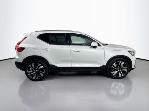 Certified 2023 Volvo XC40 B5 Plus w/ Climate Package image 5