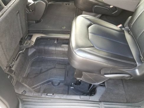 Used 2025 Chrysler Voyager LX FWD image 17
