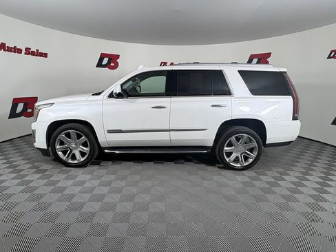 Used 2019 Cadillac Escalade Luxury AWD/4WD image 3