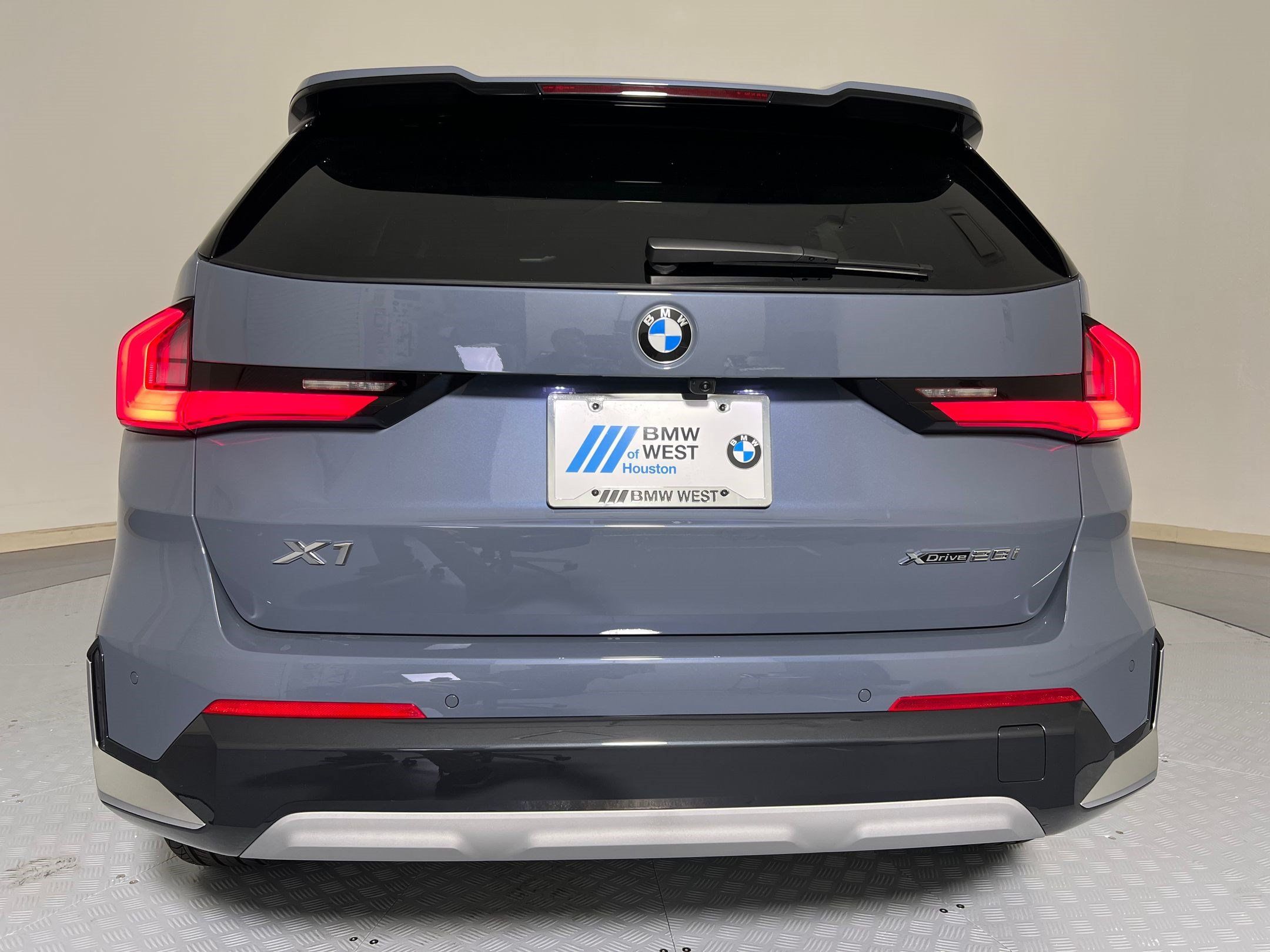 Used 2026 BMW X1 xDrive28i w/ Technology Package AWD/4WD image 9