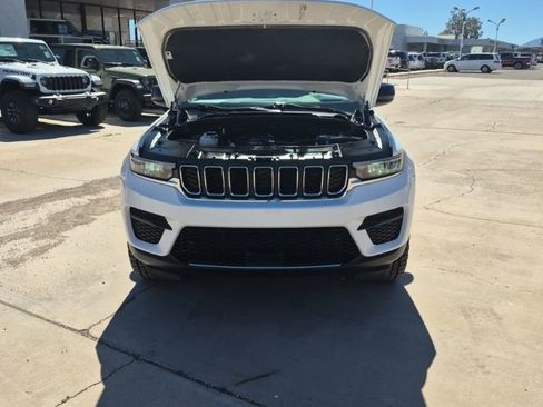 Used 2023 Jeep Grand Cherokee Laredo X image 60