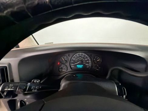 Used 2004 Chevrolet Express 2500 Passenger w/ LS Preferred Equipment Group RWD image 11