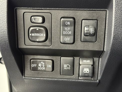 Used 2018 Toyota Tundra Limited image 24