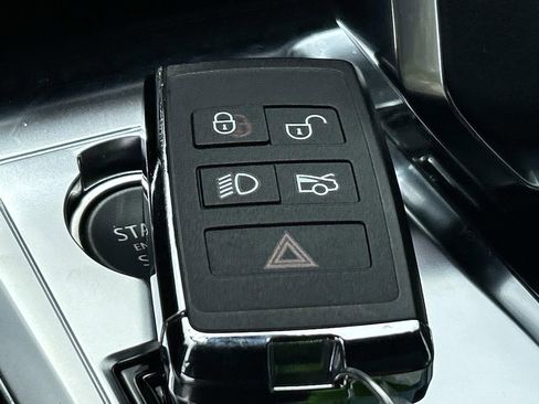 Used 2024 Jaguar XF R-Dynamic SE AWD/4WD image 38